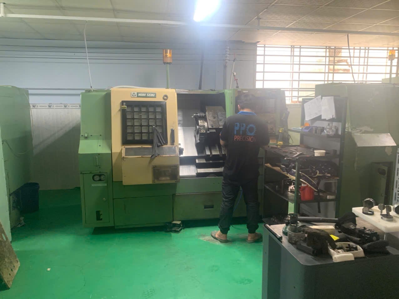 CNC lathe machine 4.jpg